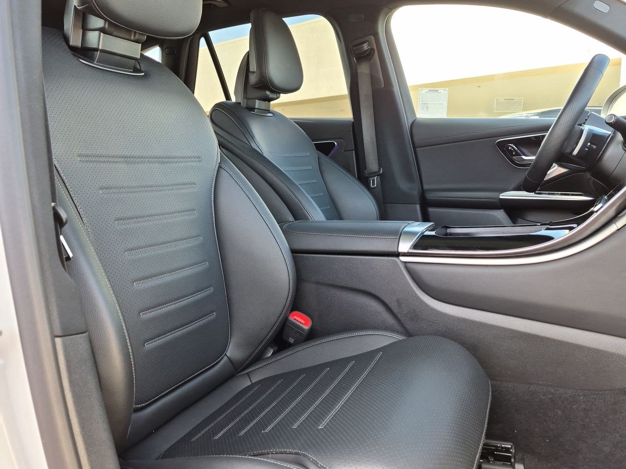 Used 2025 Mercedes-Benz GLC 350e 4MATIC image 26