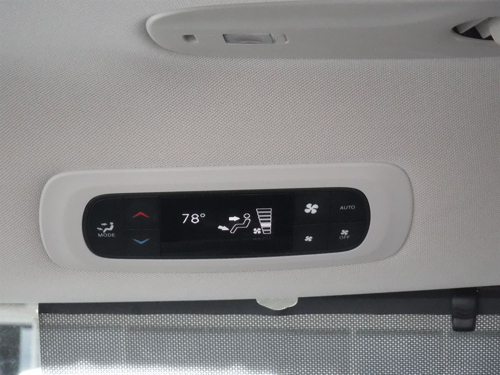 Used 2023 Chrysler Pacifica Touring-L FWD image 13