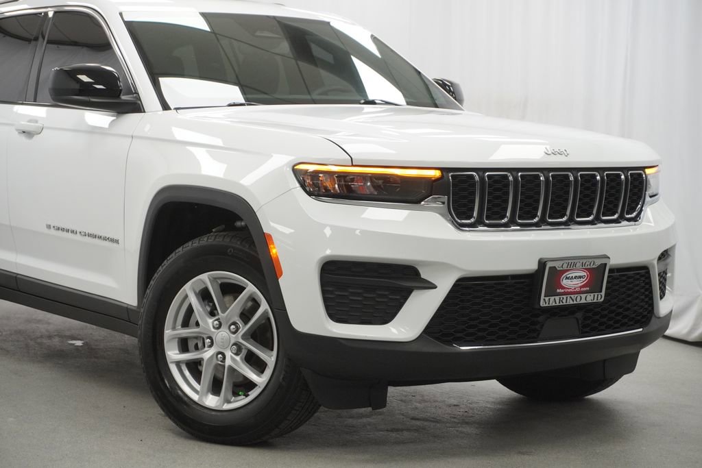 Certified 2024 Jeep Grand Cherokee Laredo X image 3