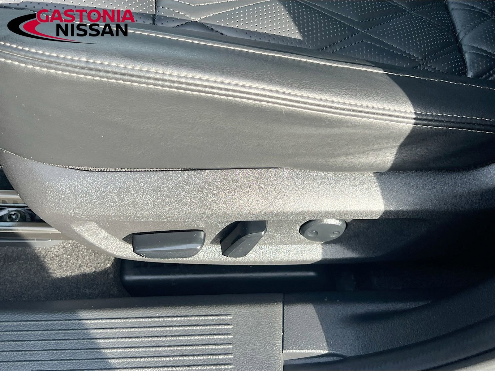 Used 2023 Nissan Rogue Platinum image 26