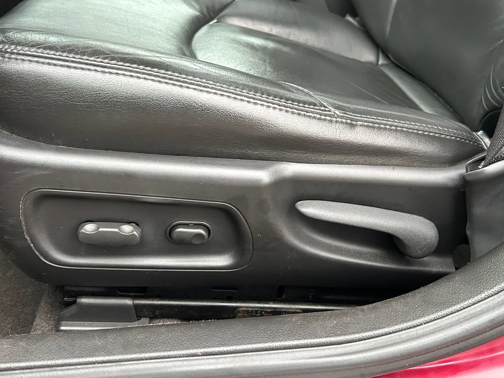 Used 2005 Buick LaCrosse CXS w/ Chrome Appearance Package image 16