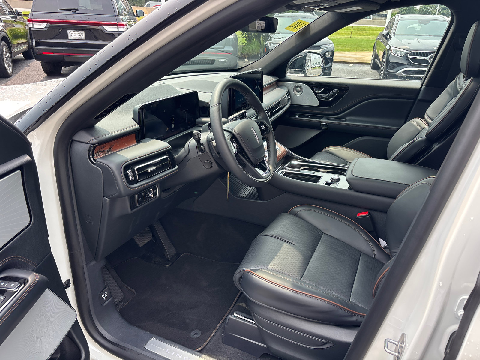 New 2026 Lincoln Aviator Black Label w/ Dynamic Handling Package AWD/4WD image 24
