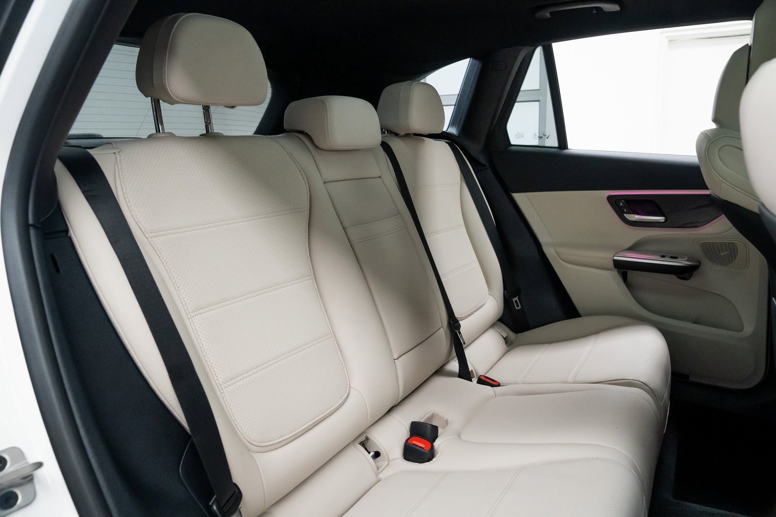 Used 2025 Mercedes-Benz GLC 350e 4MATIC image 22