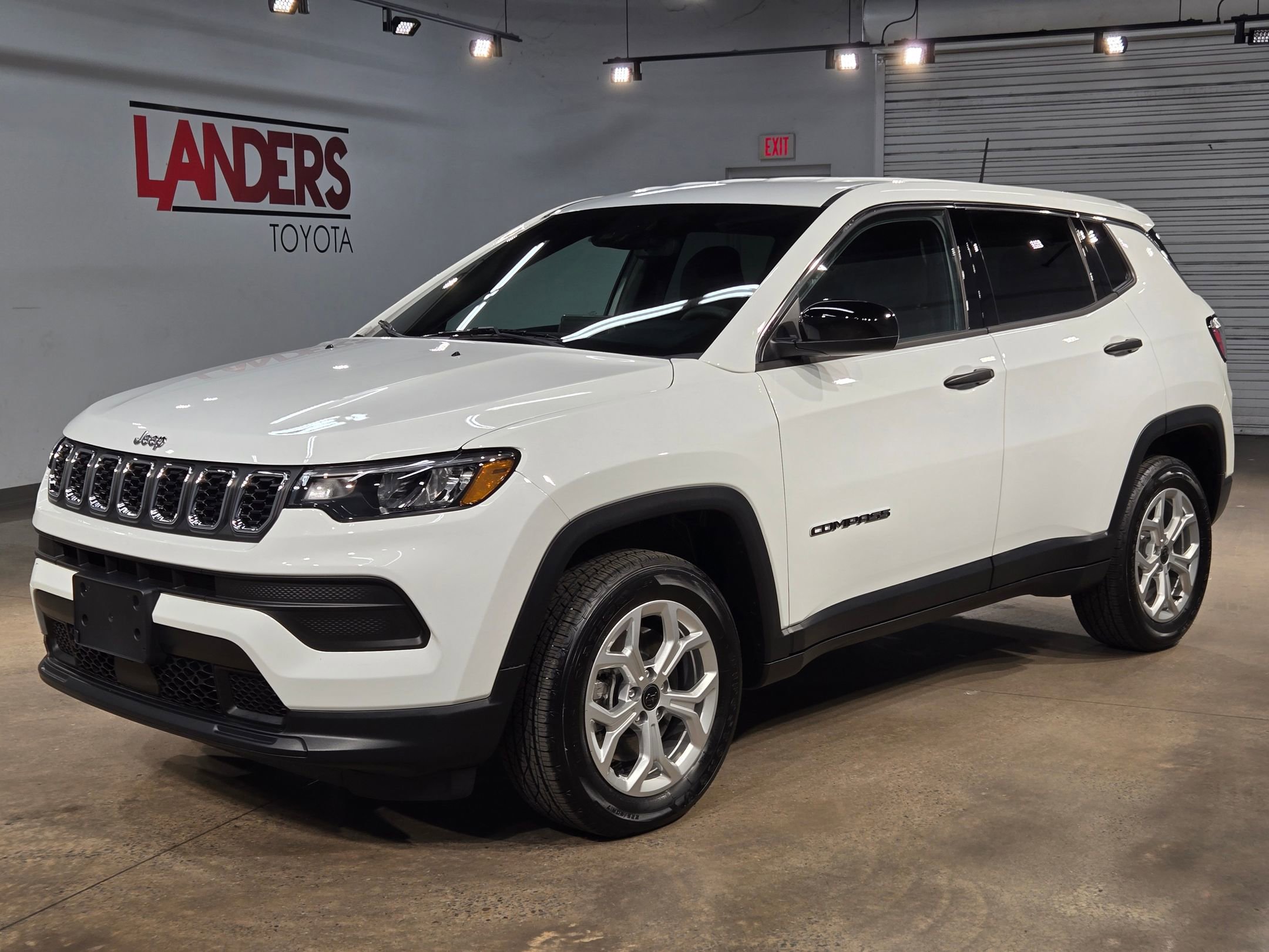 Used 2025 Jeep Compass Sport image 3