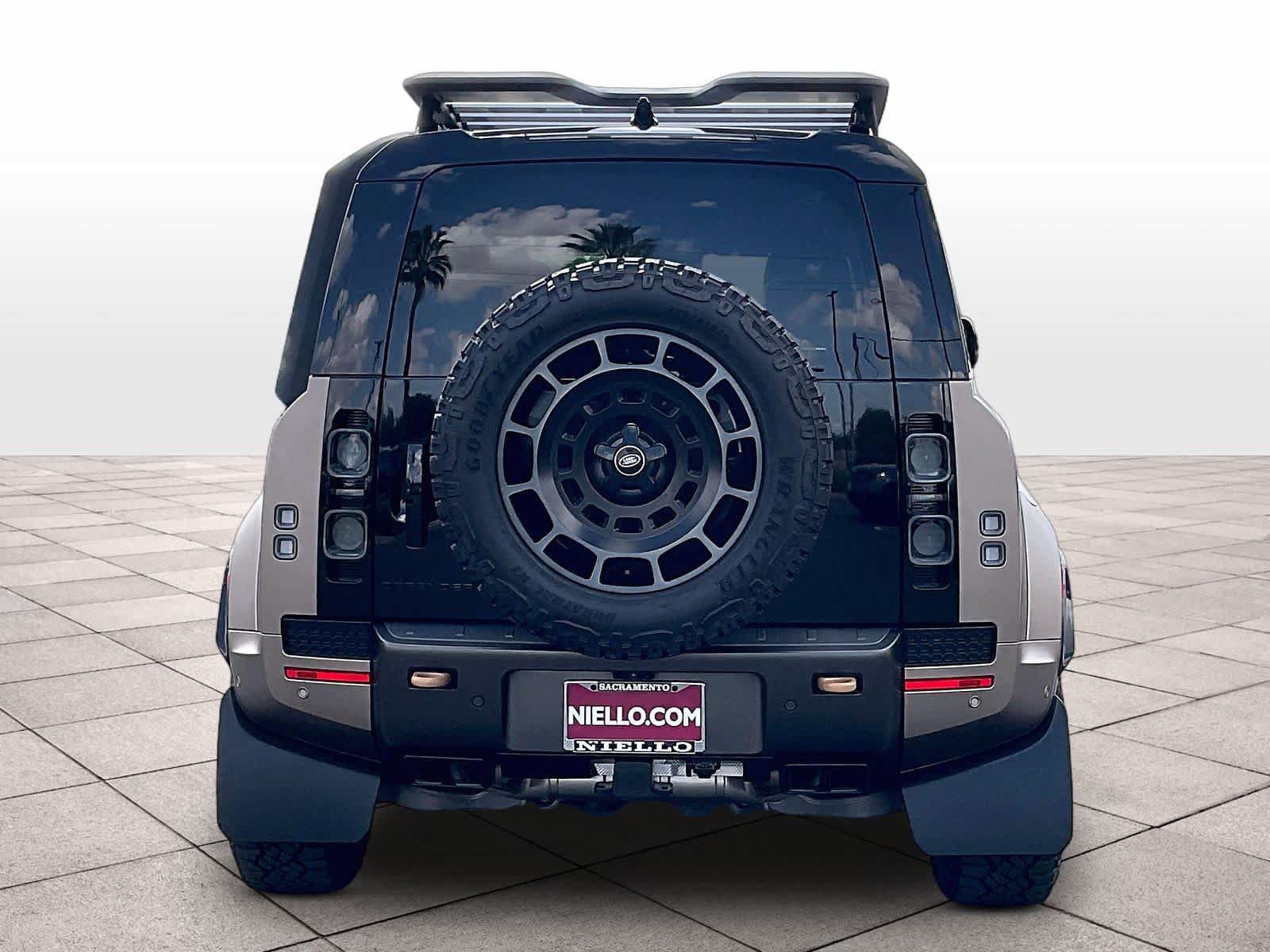 Used 2025 Land Rover Defender 110 AWD/4WD image 6