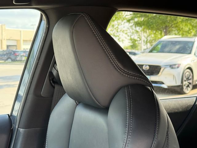 Used 2024 Toyota Venza XLE image 12