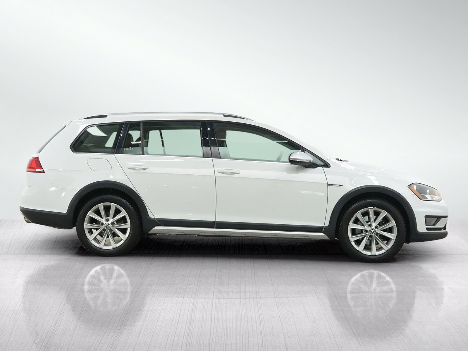 Used 2017 Volkswagen Golf Alltrack SE AWD/4WD image 6