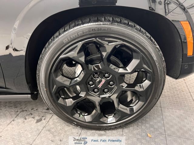 Used 2025 GMC Yukon XL AT4 Ultimate image 17