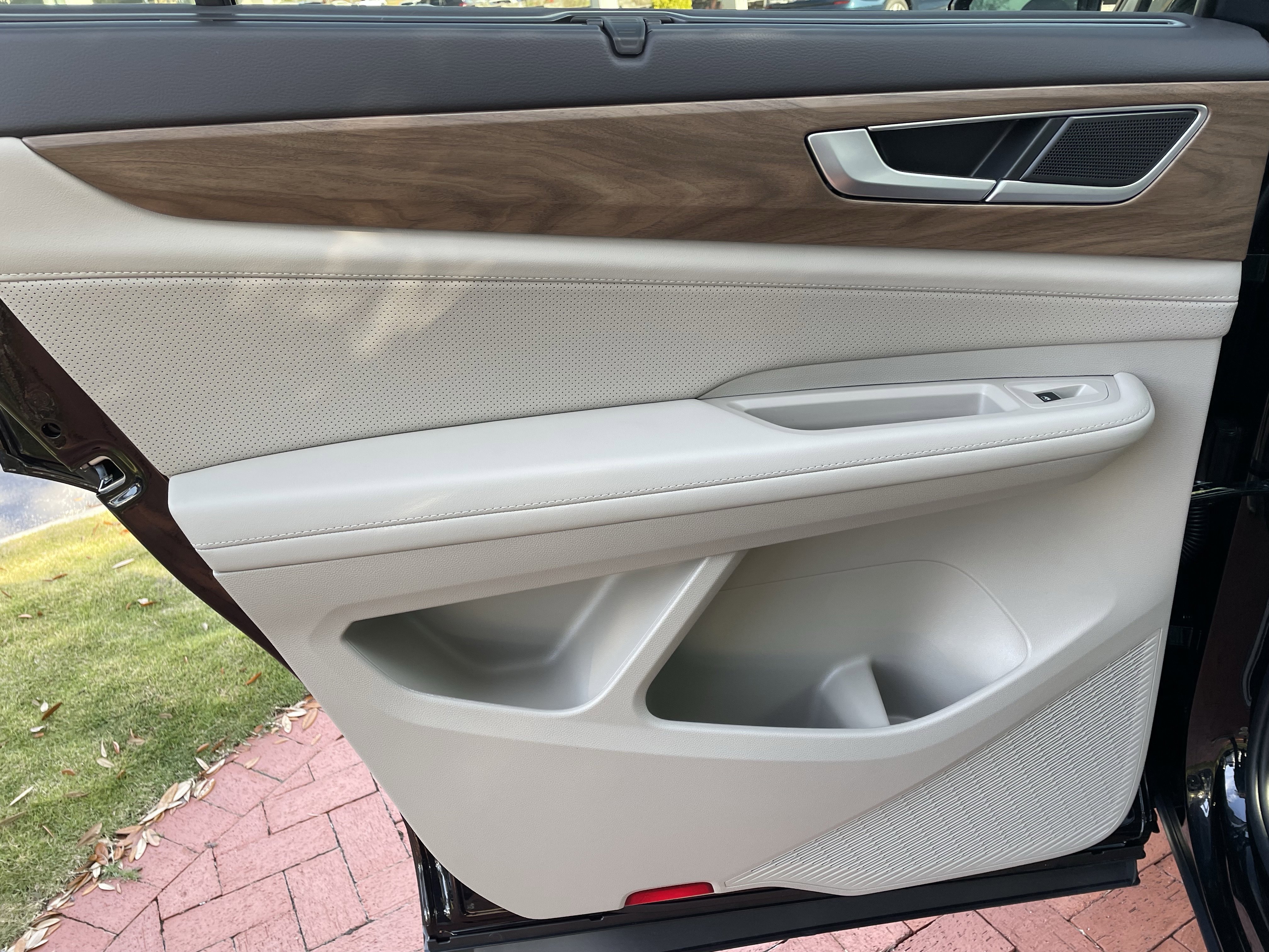 New 2026 Volkswagen Atlas SE image 11