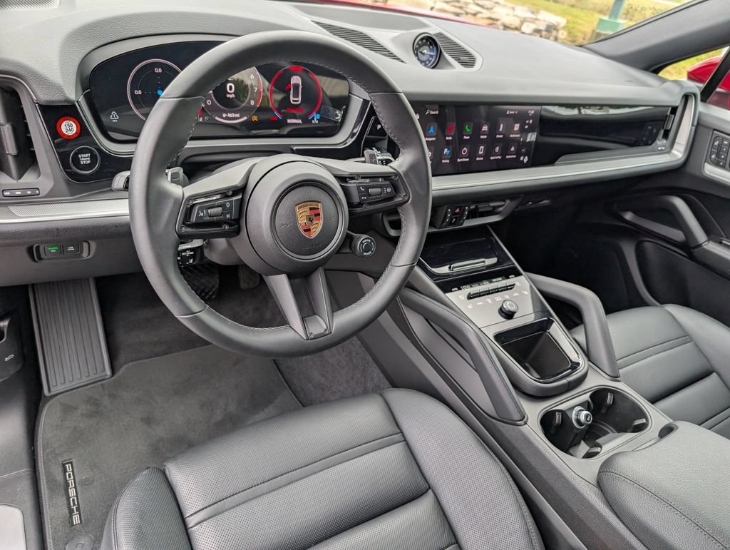 Certified 2025 Porsche Cayenne Coupe AWD/4WD image 4