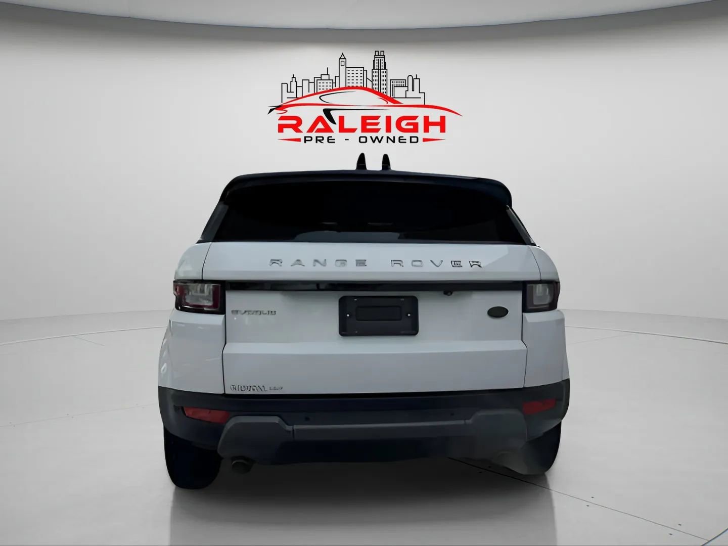 Used 2019 Land Rover Range Rover Evoque image 12