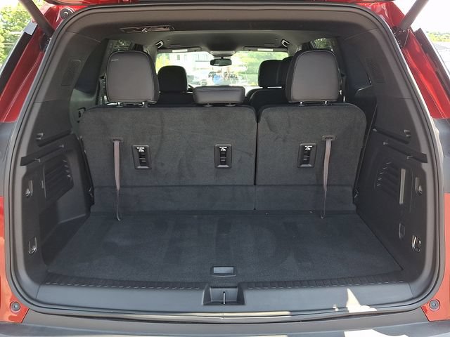 Used 2025 GMC Acadia AT4 w/ LPO, Floor Liner Package AWD/4WD image 30
