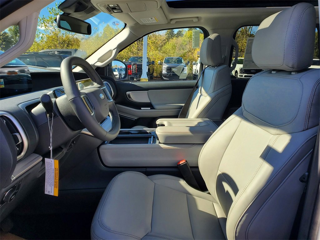 New 2025 Ford Expedition Active image 6