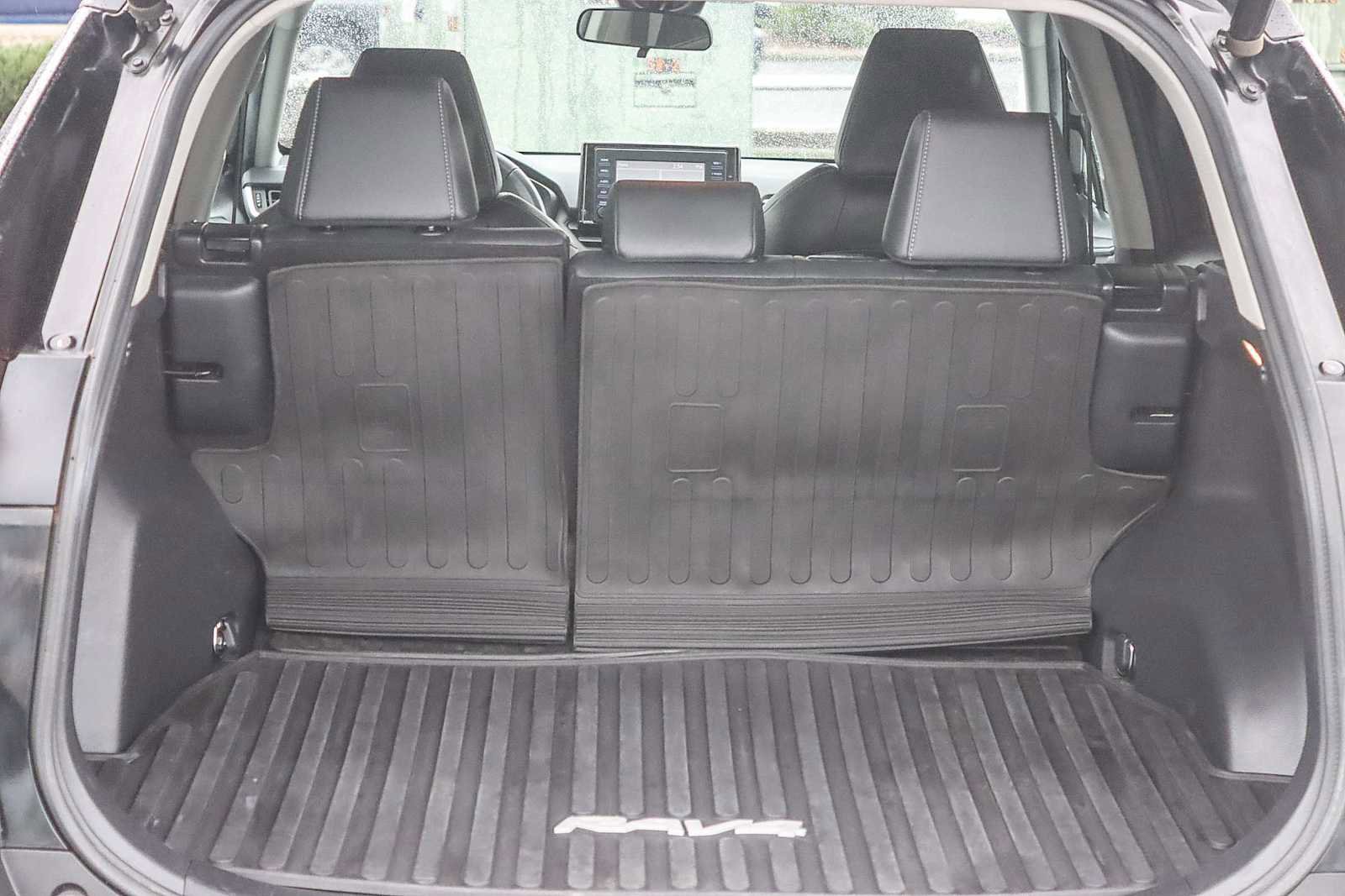 Used 2021 Toyota RAV4 XLE Premium image 26