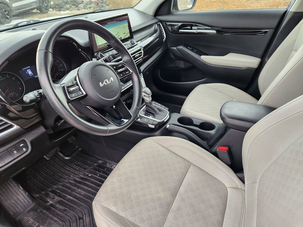 Used 2023 Kia Seltos EX image 7