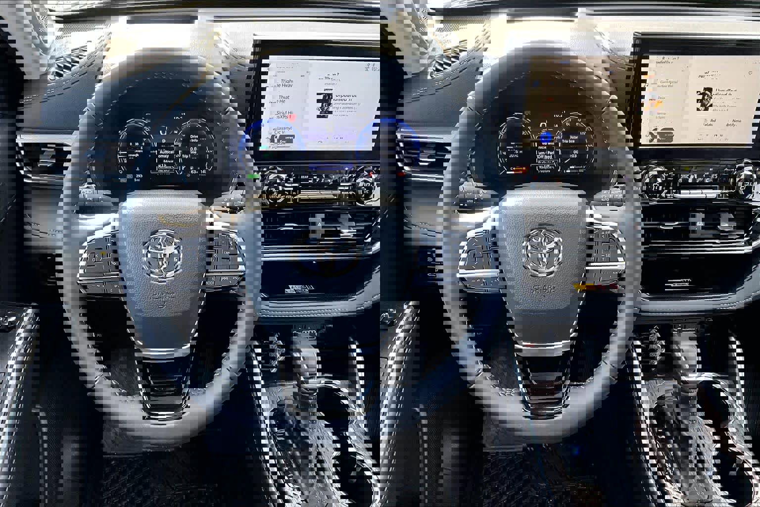 Used 2025 Toyota Highlander Platinum AWD/4WD image 6