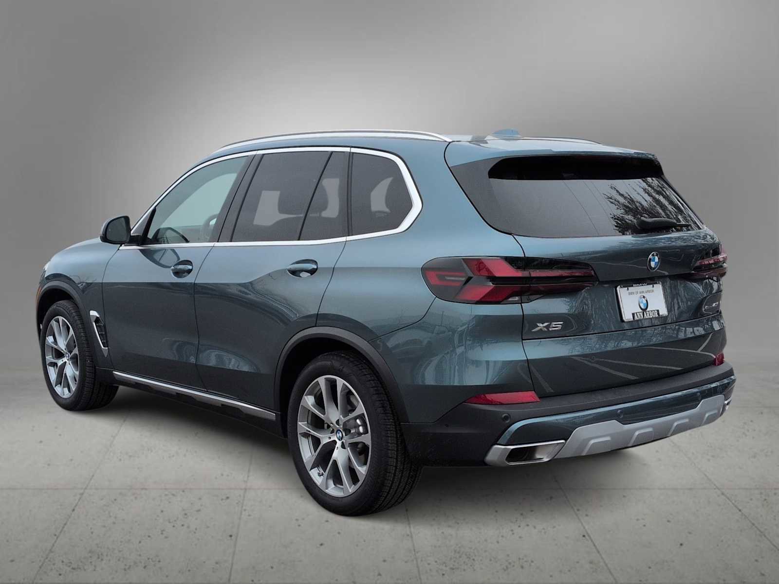 Certified 2025 BMW X5 xDrive40i w/ Executive Package image 6