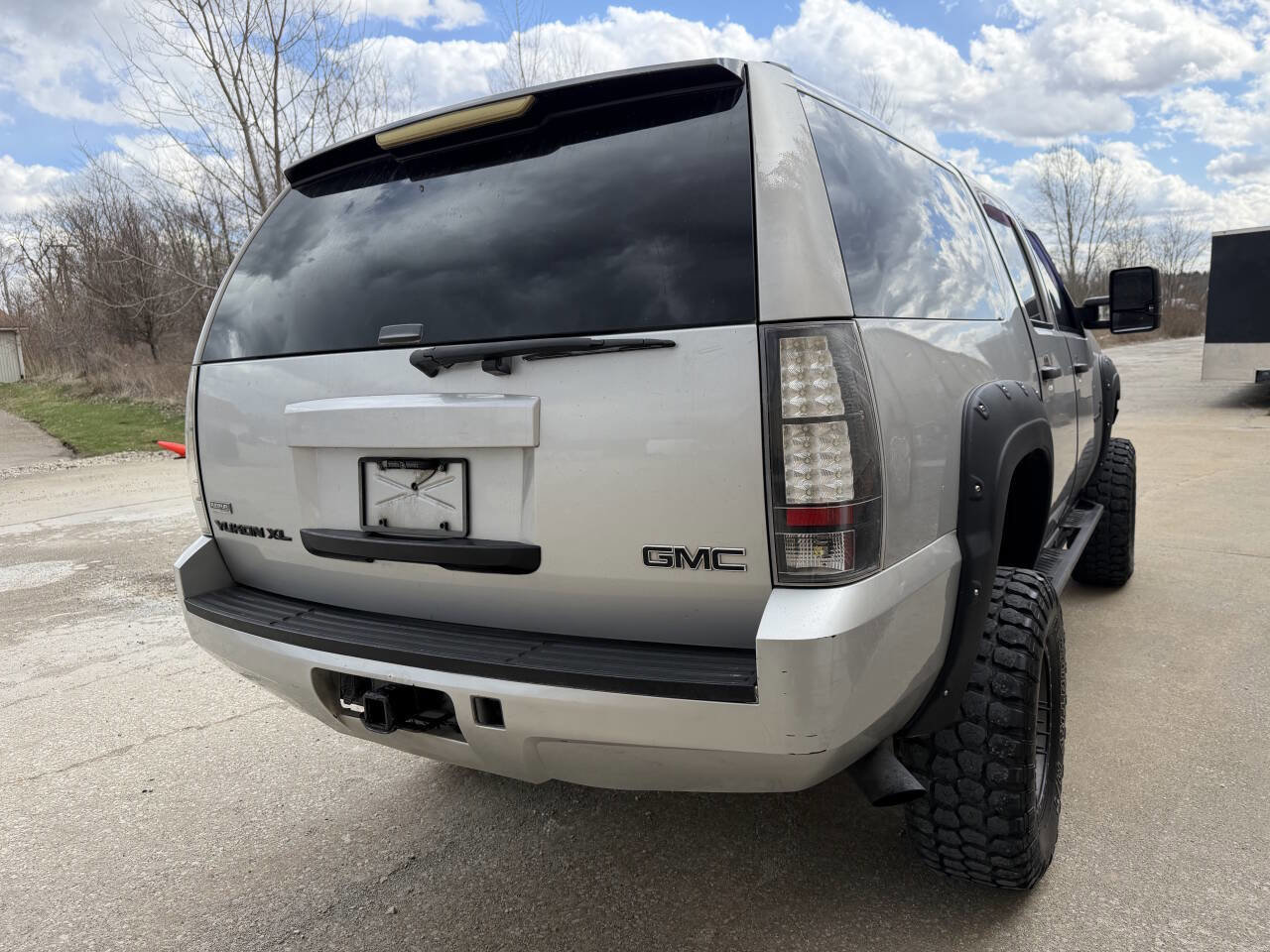 Used 2011 GMC Yukon XL SLE image 20