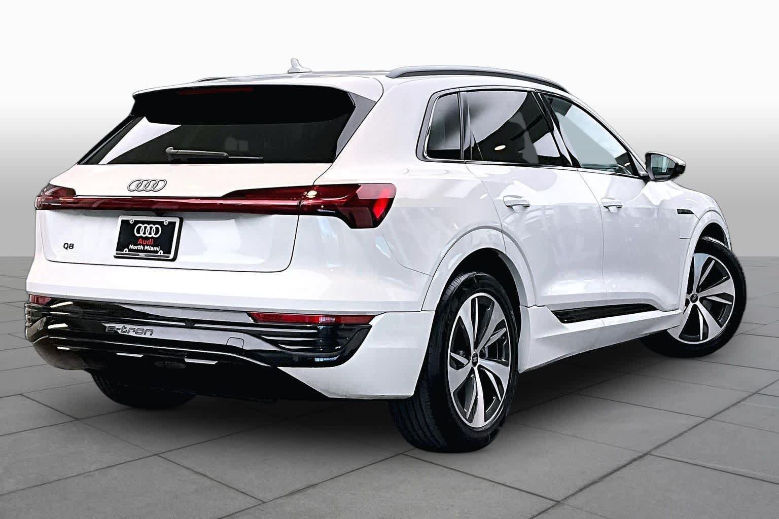 Used 2024 Audi Q8 e-tron Premium AWD/4WD image 11