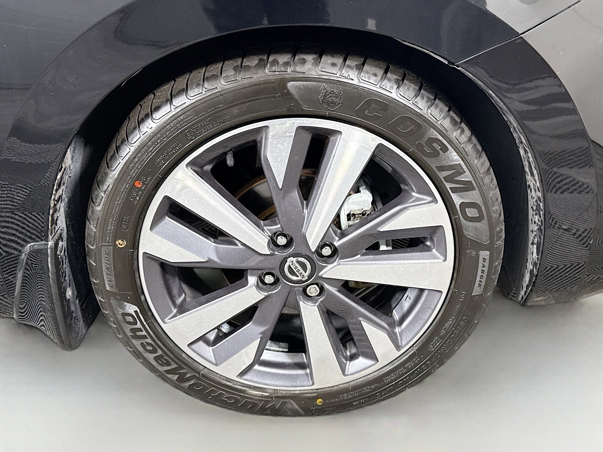 Used 2020 Nissan Versa SR image 32