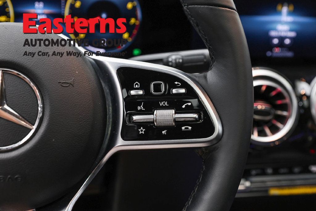 Used 2022 Mercedes-Benz GLB 250 4MATIC w/ Premium Package Lite image 18