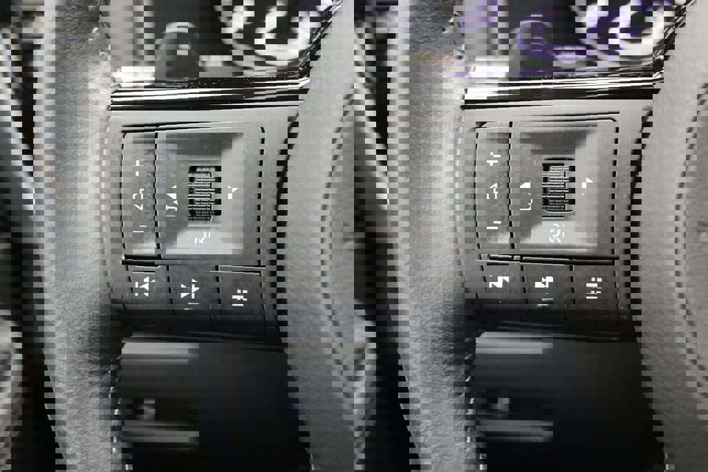 Used 2023 Nissan Rogue SL w/ SL Premium Package image 20