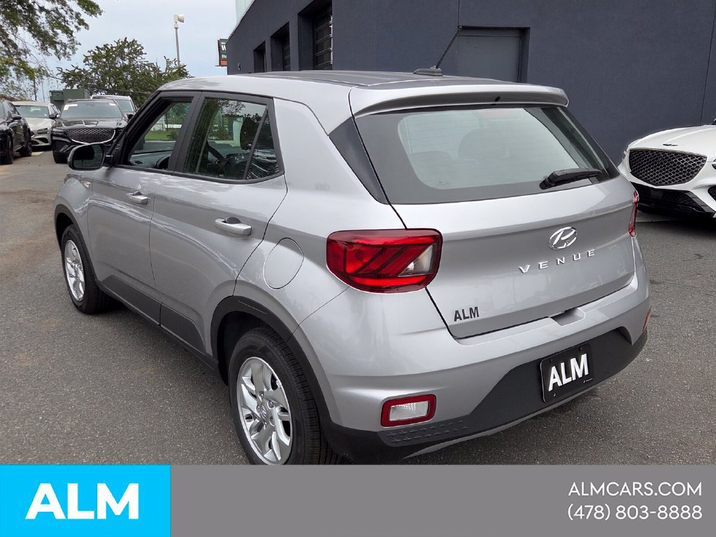 Used 2026 Hyundai Venue SE FWD image 12