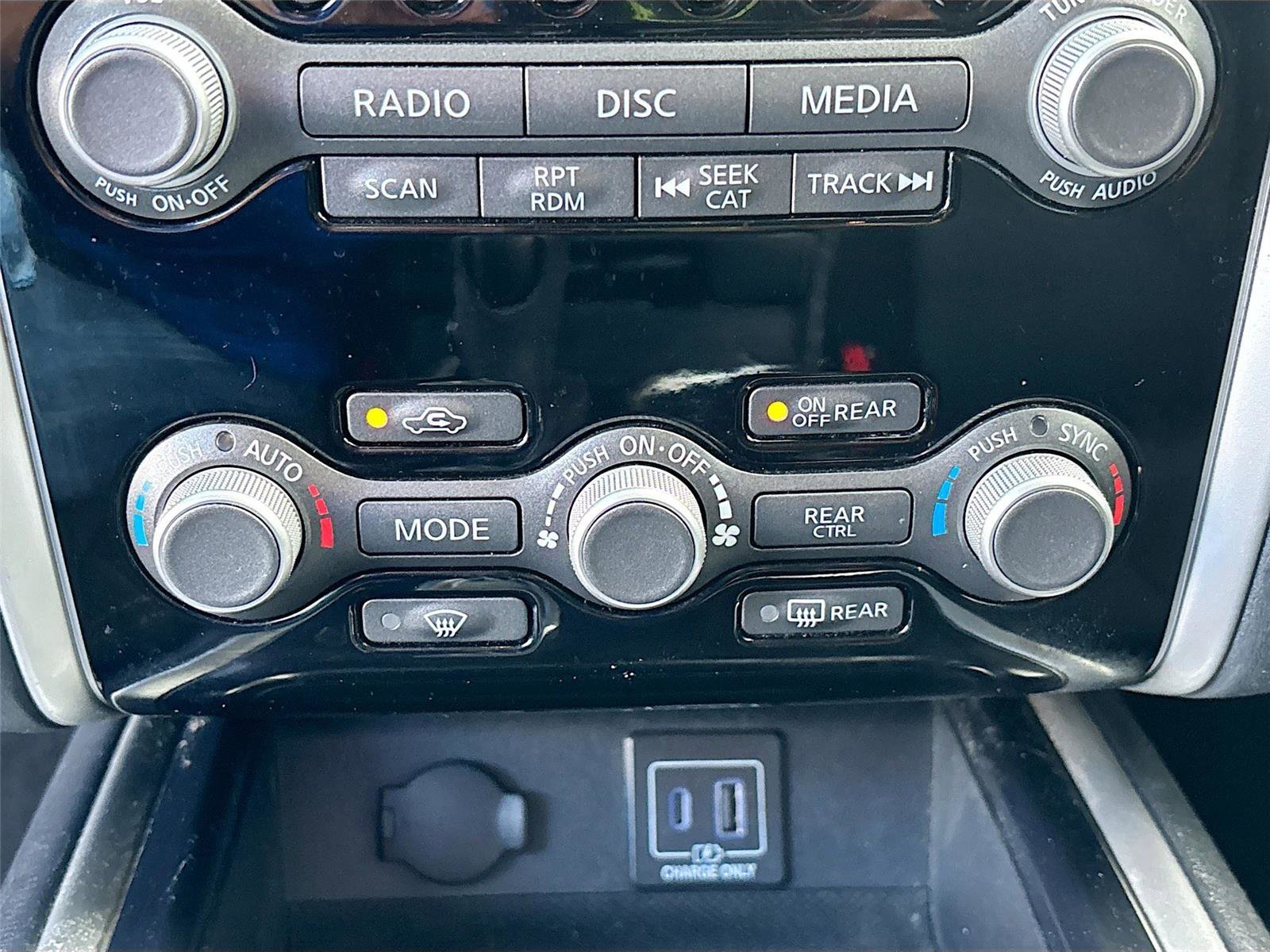 Used 2020 Nissan Pathfinder SV image 16