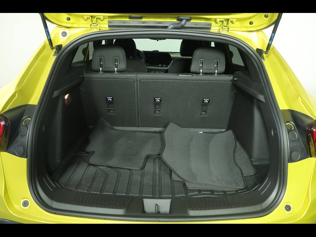 Used 2024 Chevrolet Trax RS FWD image 8