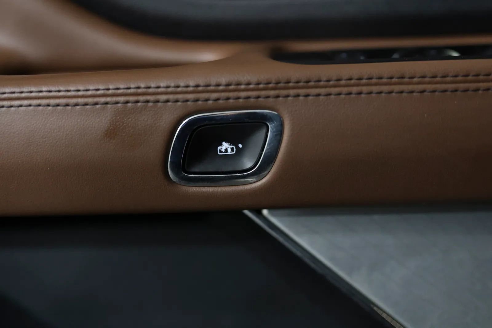 Used 2020 Lincoln Aviator Reserve w/ Equipment Group 201A image 24