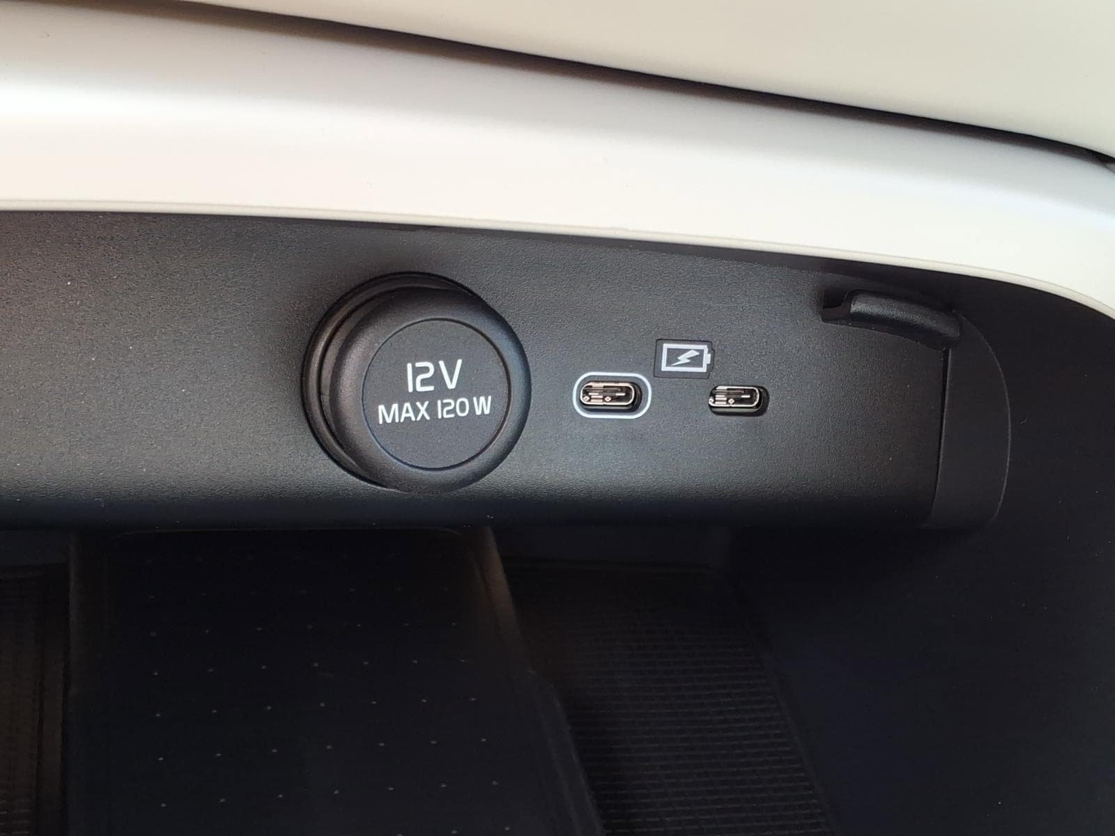 New 2026 Volvo XC40 B5 Ultra w/ Protection Package Premier AWD/4WD image 18