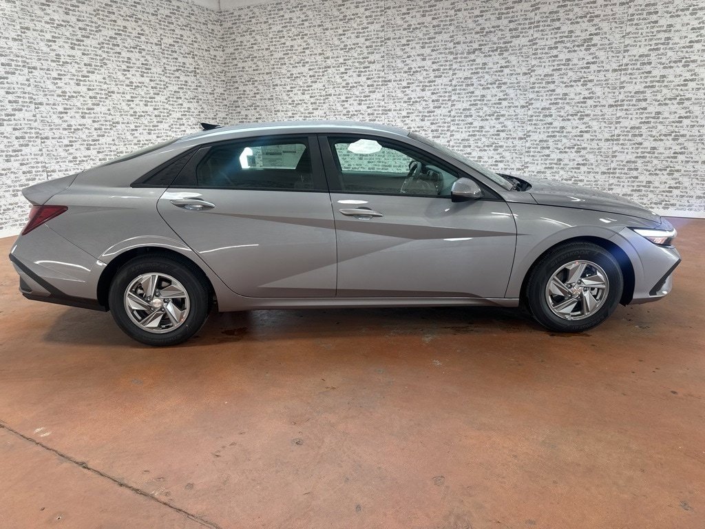 New 2026 Hyundai Elantra SE image 9