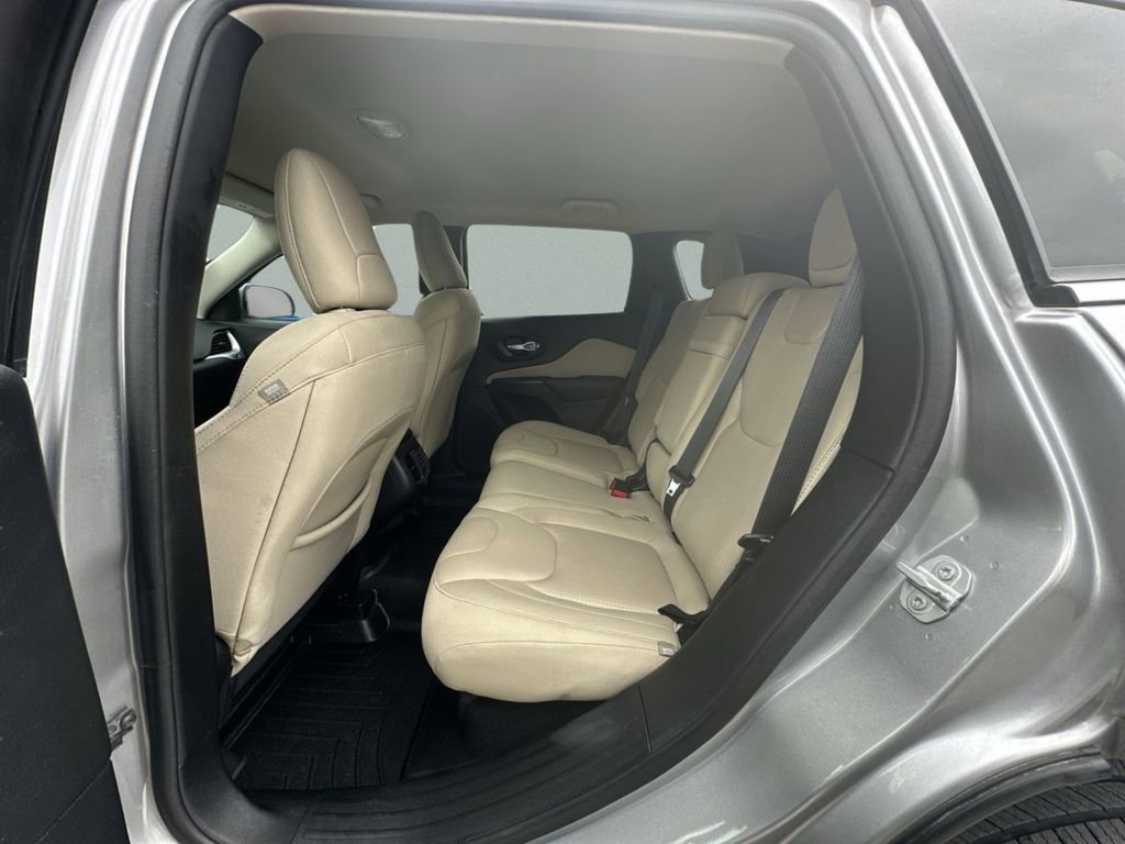 Used 2016 Jeep Cherokee Latitude w/ Trailer Tow Group AWD/4WD image 15