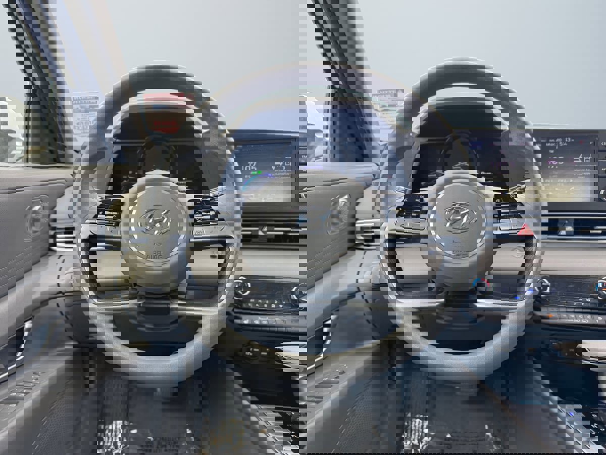 Used 2023 Hyundai Elantra Blue FWD image 11