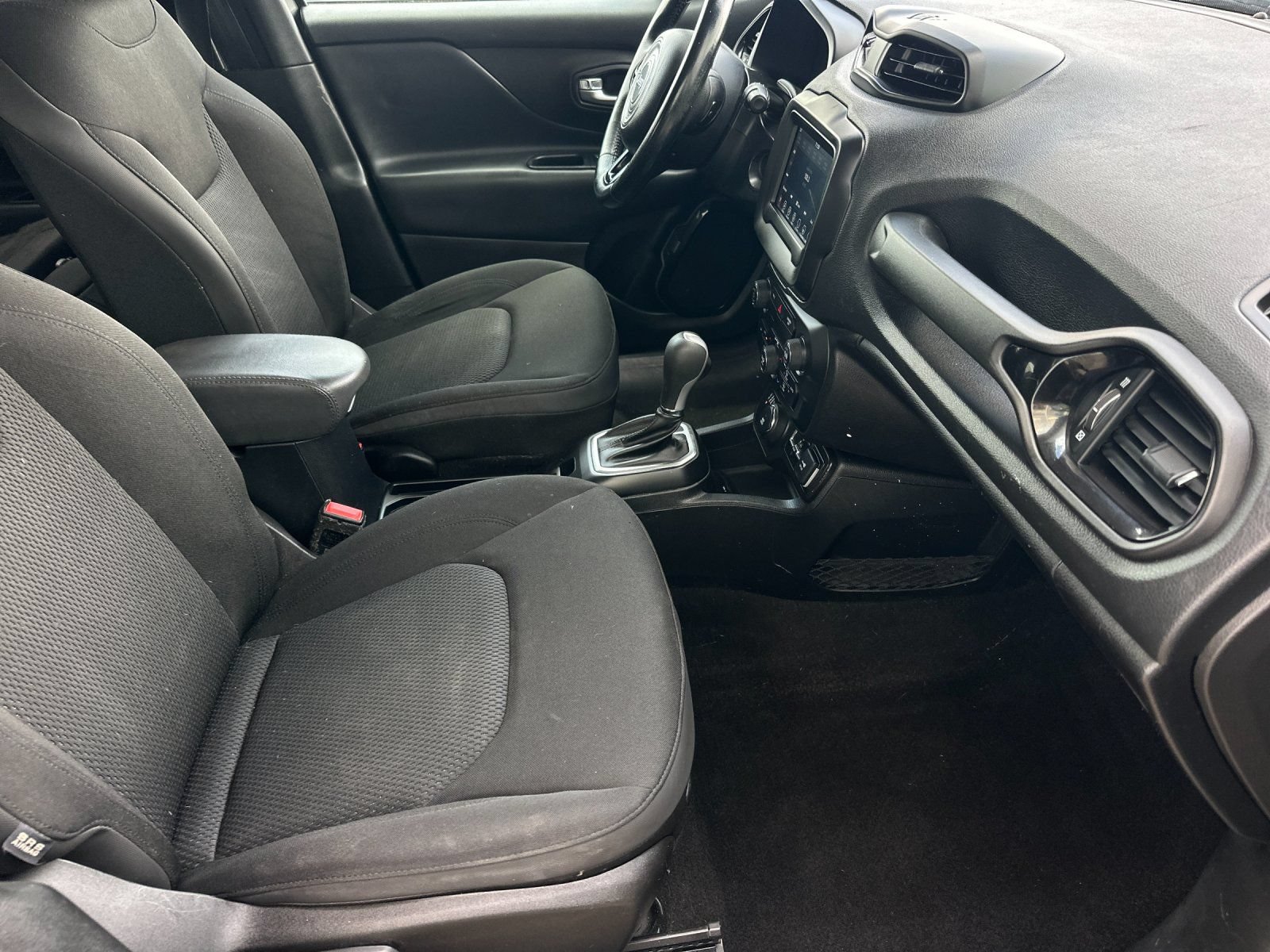 Used 2019 Jeep Renegade Altitude w/ Quick Order Package 2XM AWD/4WD image 15