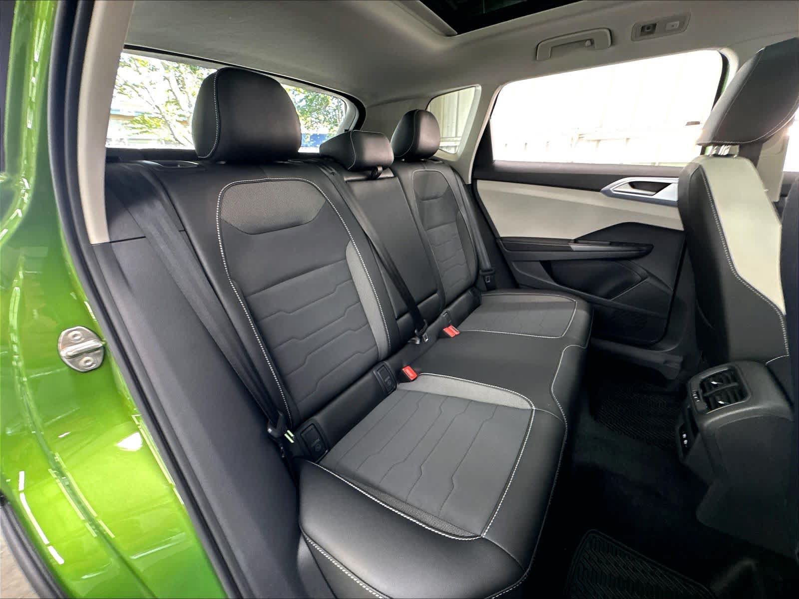 New 2027 Volkswagen Taos SE FWD image 10