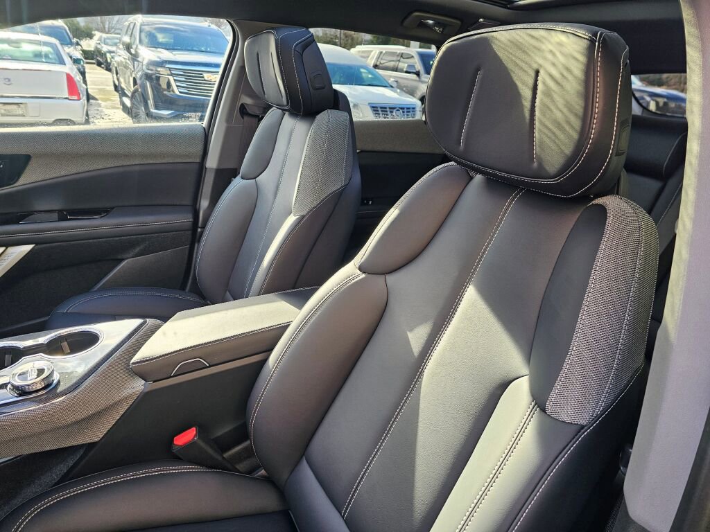 New 2026 Cadillac Optiq Luxury 1 image 27