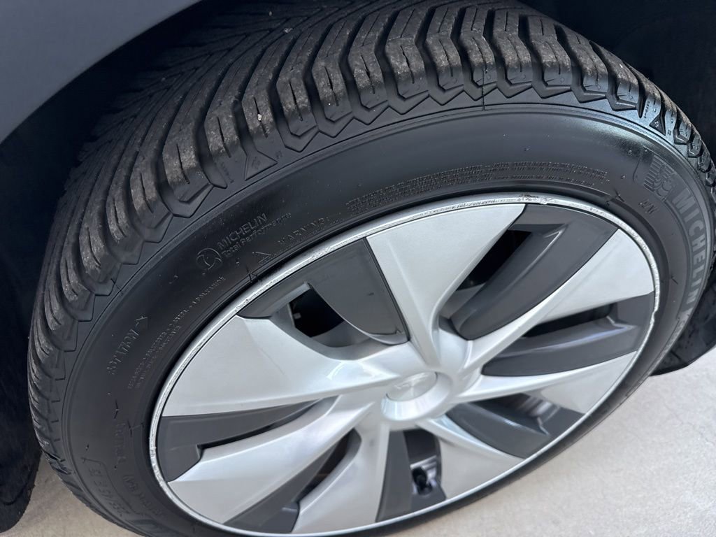 Used 2022 Tesla Model Y Long Range image 13