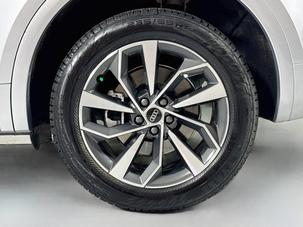 Used 2023 Audi Q5 2.0T Premium w/ Convenience Package AWD/4WD image 9