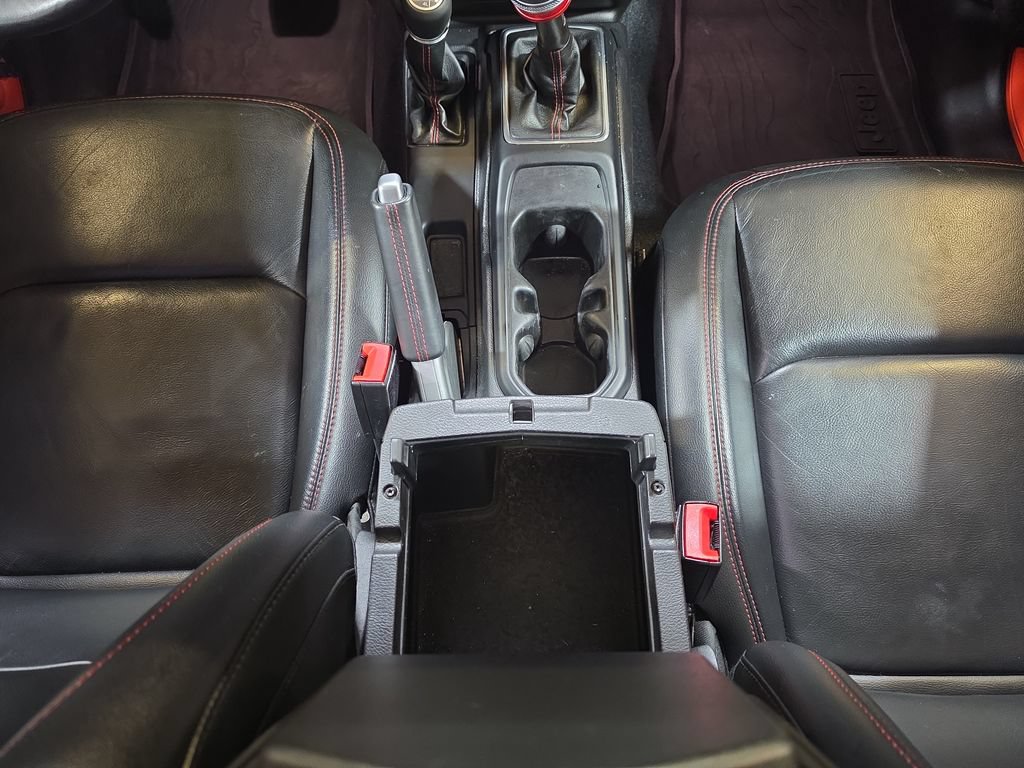 Used 2018 Jeep Wrangler Unlimited Rubicon w/ Dual Top Group AWD/4WD image 16