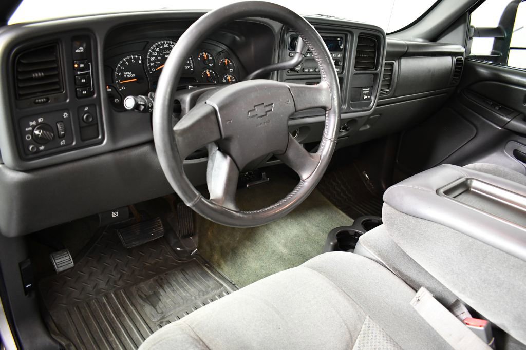 Used 2004 Chevrolet Silverado 2500 LS image 17