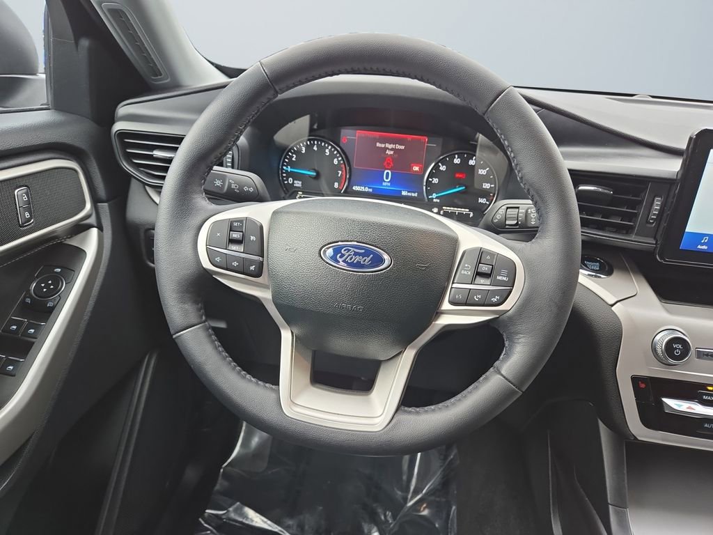 Used 2023 Ford Explorer XLT image 12