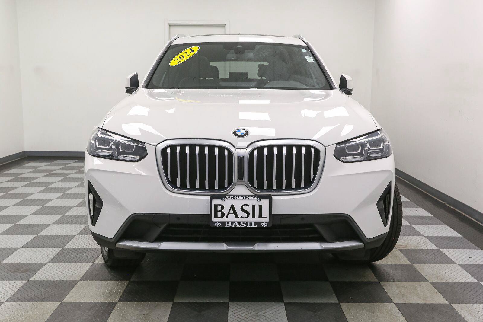 Used 2024 BMW X3 xDrive30i AWD/4WD image 3