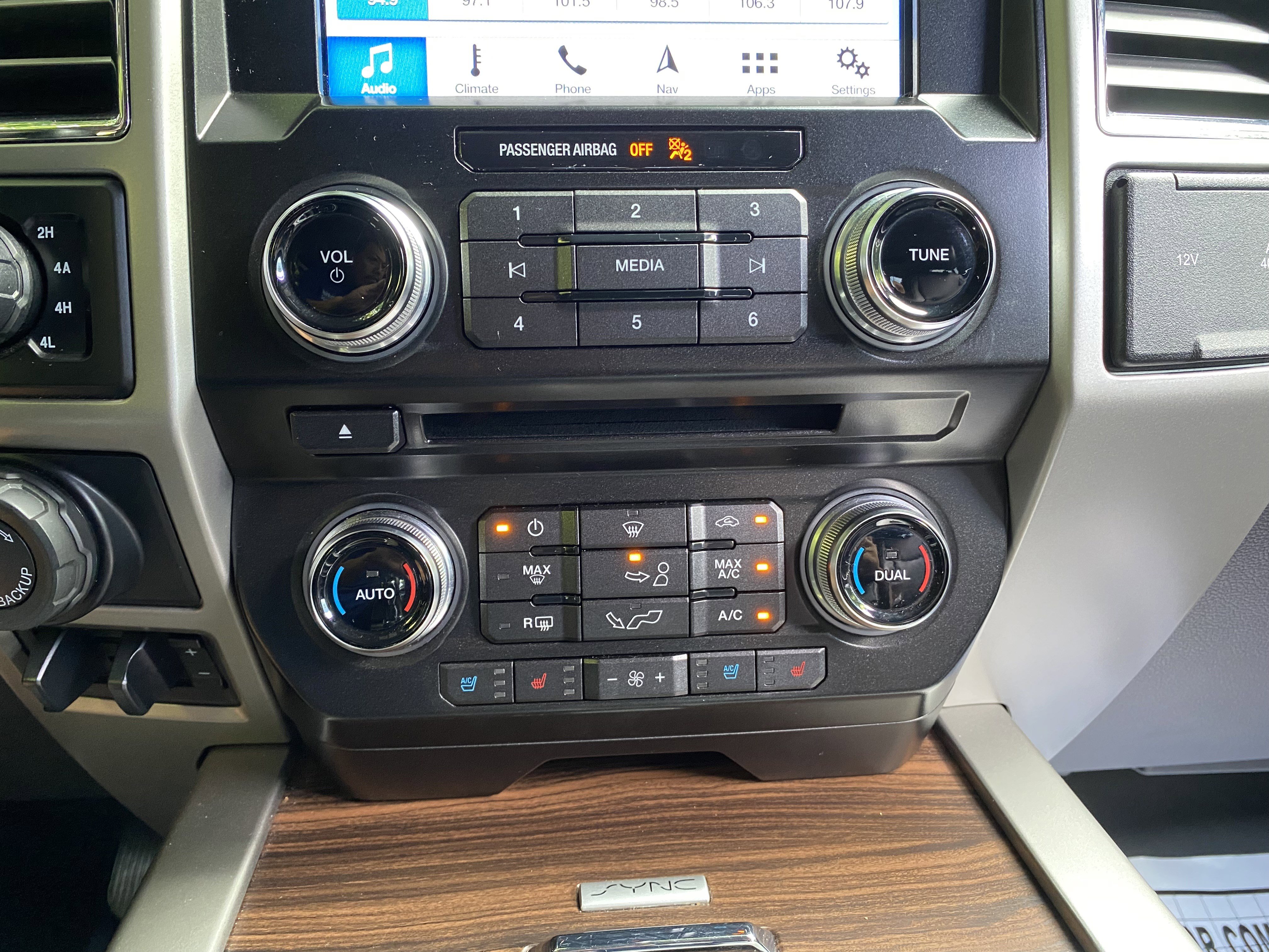 Used 2016 Ford F150 Lariat w/ Equipment Group 502A Luxury AWD/4WD image 30