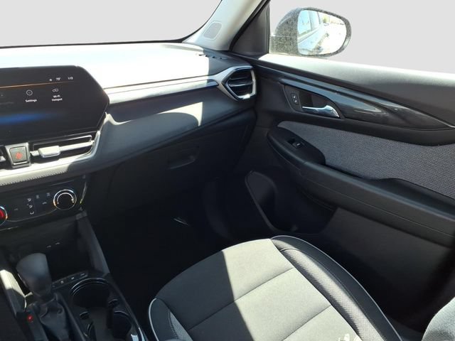 Used 2025 Chevrolet TrailBlazer LT AWD/4WD image 11