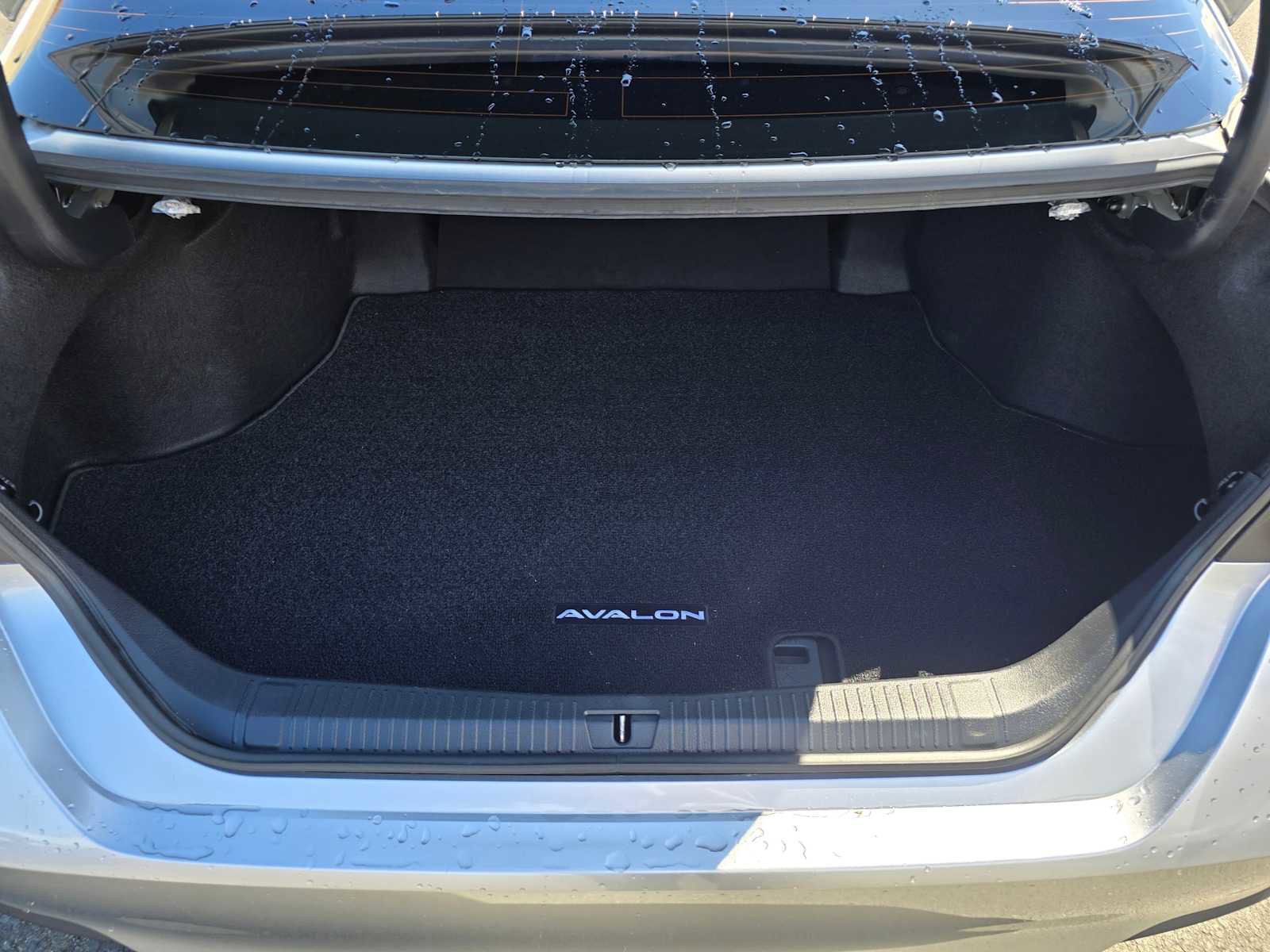 Used 2021 Toyota Avalon XLE w/ Carpet Mat Package (TMS) image 16