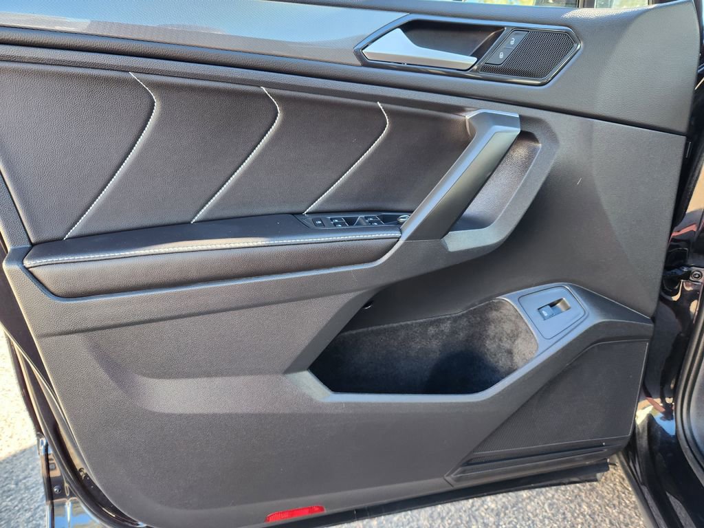 Certified 2024 Volkswagen Tiguan SE image 8