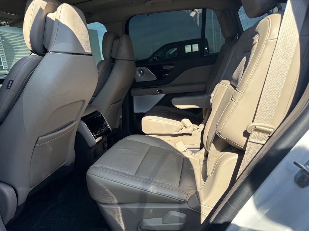 Used 2024 Lincoln Aviator Reserve w/ Equipment Group 201A image 11