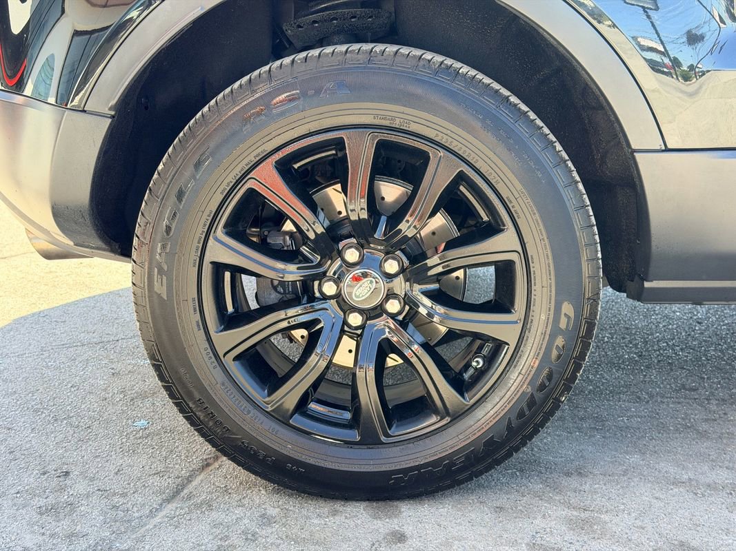 Used 2019 Land Rover Range Rover Evoque SE Premium AWD/4WD image 29