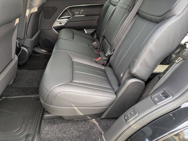 New 2026 Land Rover Range Rover Long Wheelbase SE AWD/4WD image 15